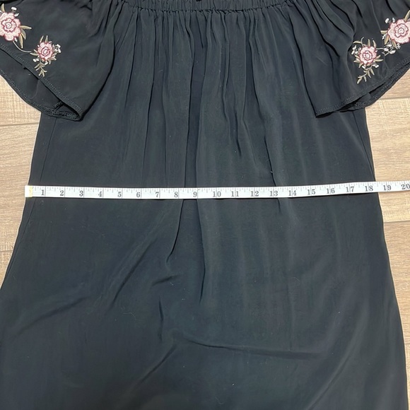 Abercrombie & Fitch Off the Shoulder Dress with Floral Embroidering Black SZ S - Picture 7 of 10